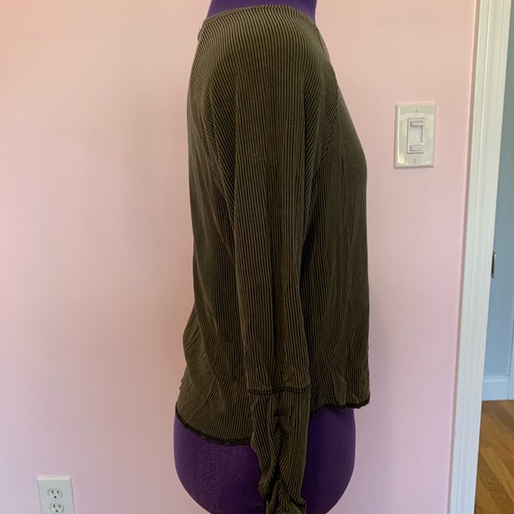 Kirious Long Sleeve Ribbed Top with Rouched Sleeve. Perfect - Picture 2 of 2